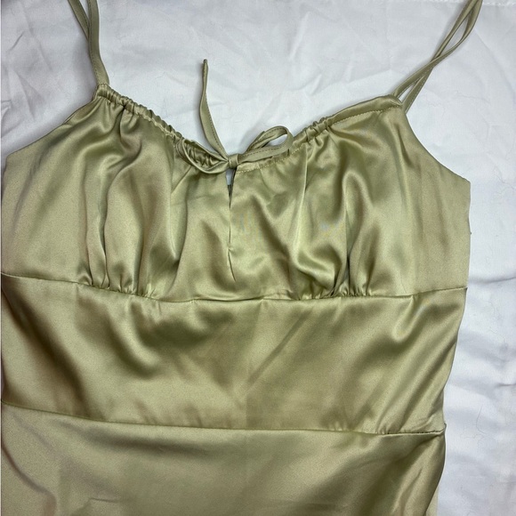 Ardene Women’s Light Green Satin Midi Dress Size Medium - Picture 4 of 10